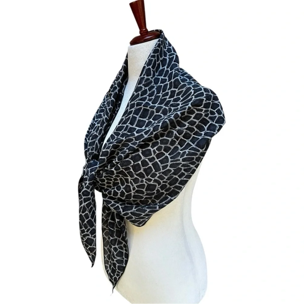 Giraffe Print Triangle Large Scarf Shawl Wrap Black White Gray 36” X 27”